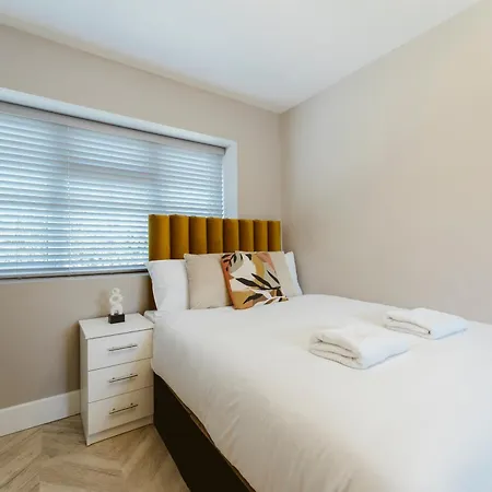 West Drayton Self Contained *