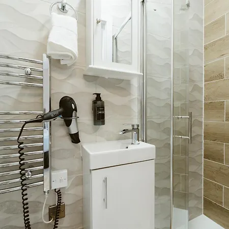 West Drayton Self Contained