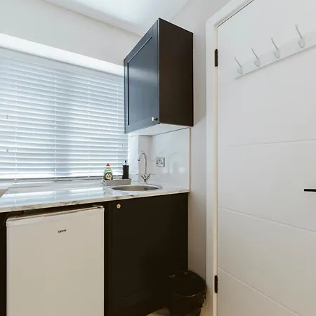 West Drayton Self Contained