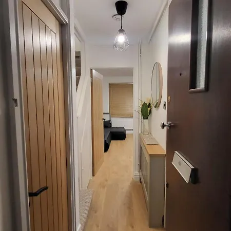 Flat - Good Access To And More! Apartment