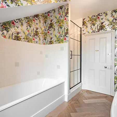 Villa Heaver House - Stunning, Large, 5br House Nr Tube And Tooting Common London