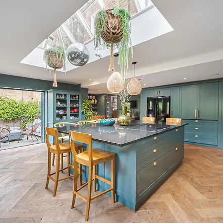 Heaver House - Stunning, Large, 5br House Nr Tube And Tooting Common Villa