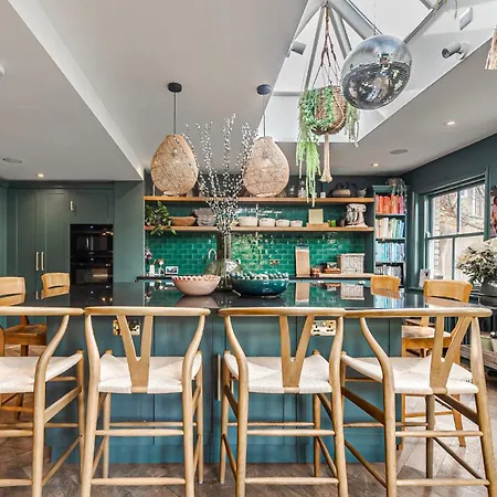 Heaver House - Stunning, Large, 5br House Nr Tube And Tooting Common Villa