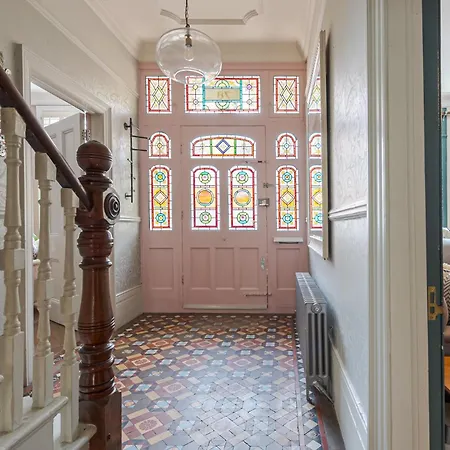 Heaver House - Stunning, Large, 5br House Nr Tube And Tooting Common *