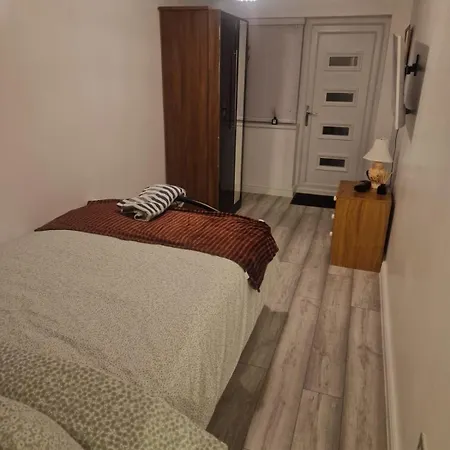 Sariyu Space Flat With Own Bathroom And Kichen Apartment