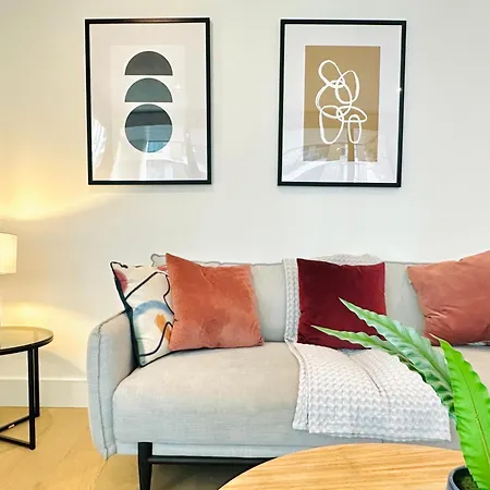 Battersea 2 Bedroom Cosy *