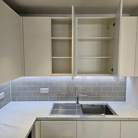 Spacious 30 Minutes To London Apartment