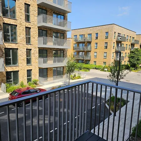 Spacious 30 Minutes To London * Southall