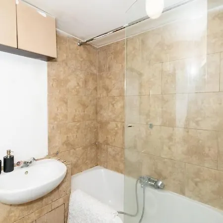 Tranquil 2br In Enfield