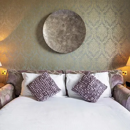 The Petersham 4*