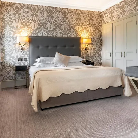Отель The Petersham 4*