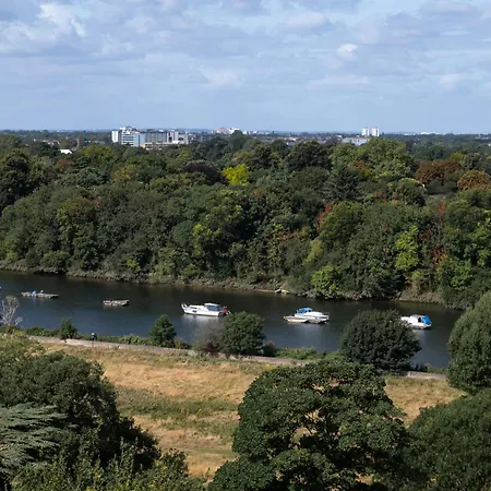 Отель The Petersham Ричмонд