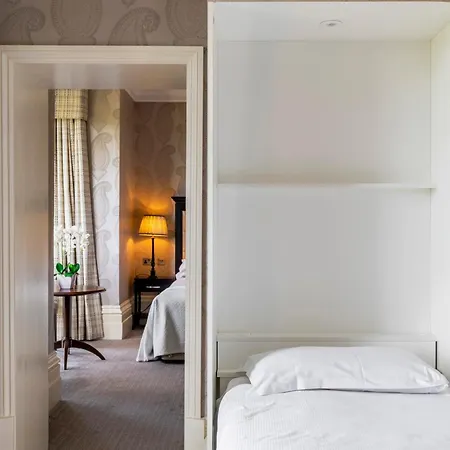 Отель The Petersham