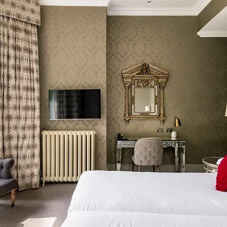 The Petersham 4*