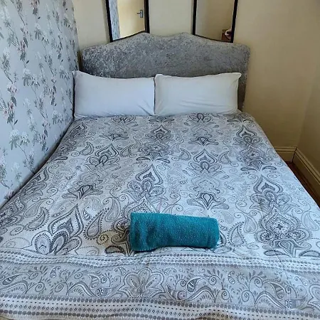 Apartment Two Bedroom Flat St Andrews Road London