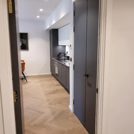 Five Star Luxury One Bed In Leafy West Hampstead *