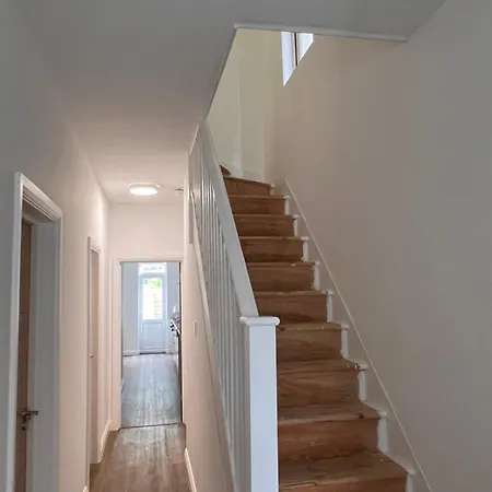 Gladstone Avenue Apartment