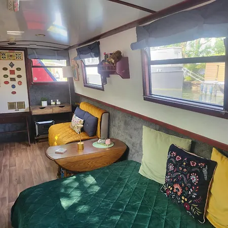 Comfy Canal Boat In Little Venice For Family & Friends Botel London
