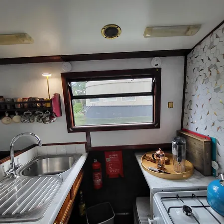 Comfy Canal Boat In Little Venice For Family & Friends Botel London