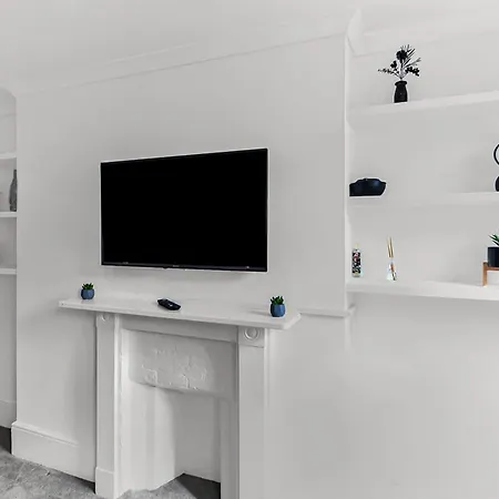 1 Bed Apartment- Marble Arch 5 *