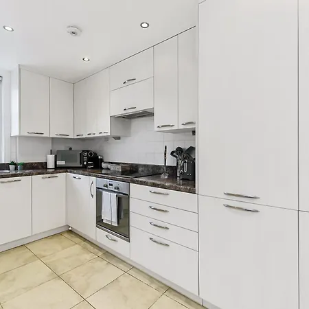 1 Bed Apartment- Marble Arch 5 * London