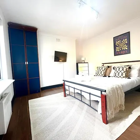 2 Bed Apartment- Camden Town London
