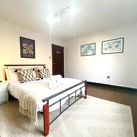 2 Bed Apartment- Camden Town * Londra