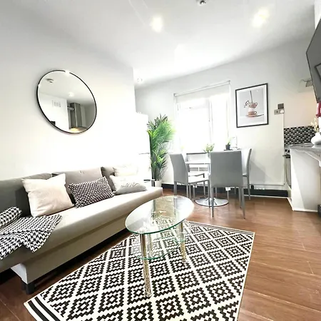 2 Bed Apartment- Camden Town Apartment London