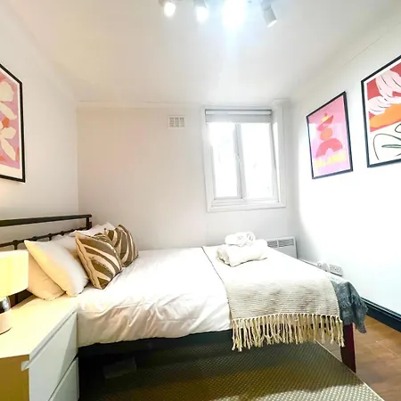 2 Bed Apartment- Camden Town Apartment *