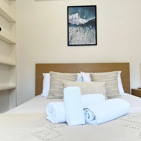 Apartment Large 3 Bed 3 Bath Apartment- London