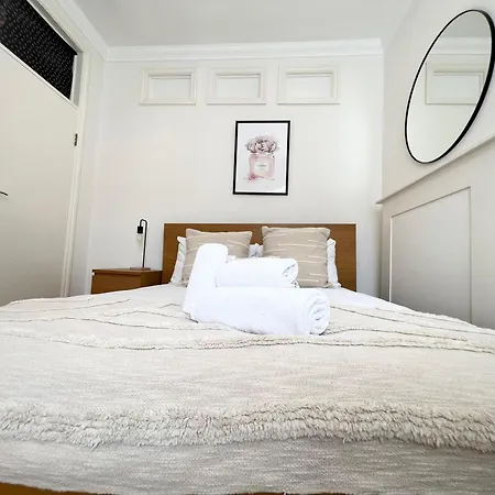 Large 3 Bed 3 Bath Apartment-