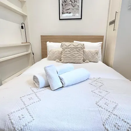Large 3 Bed 3 Bath Apartment- Apartment *