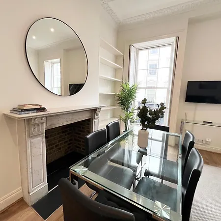 Apartment Large 3 Bed 3 Bath Apartment-