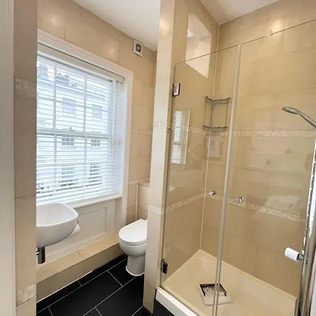 Apartment Large 3 Bed 3 Bath Apartment- *
