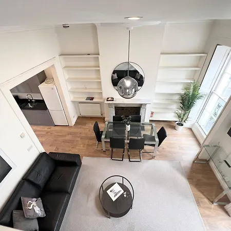 Large 3 Bed 3 Bath Apartment- *