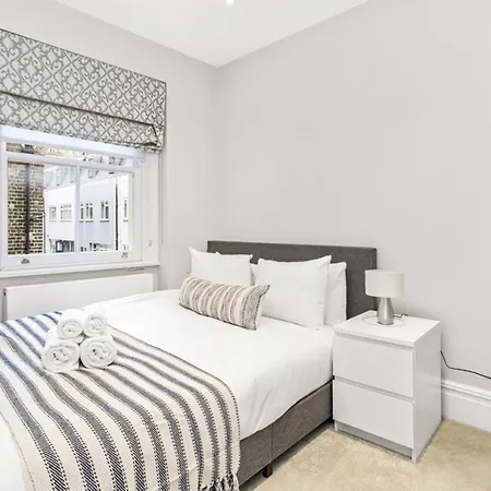 Stunning 3 Bed Paddington Apartment *