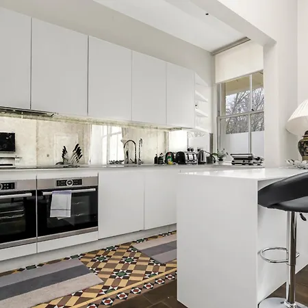 Stunning 3 Bed Paddington Apartment *