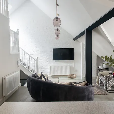 Mayfair Loft Apartment!