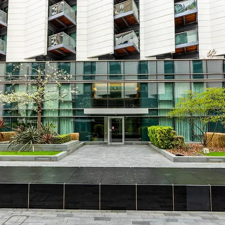 Luxury 1 Bedroom Canary Wharf Couples & Work-friendly * London