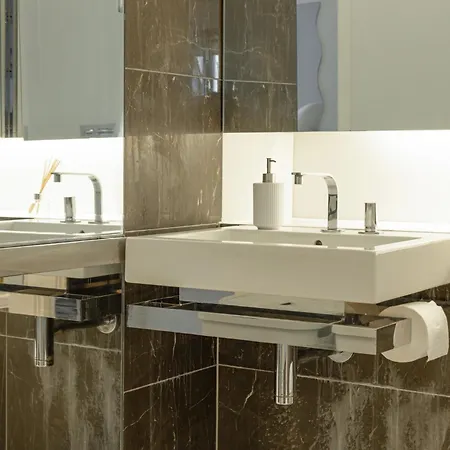 Luxury 1 Bedroom Canary Wharf Couples & Work-friendly