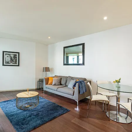 Luxury 1 Bedroom Canary Wharf Couples & Work-friendly Apartment *