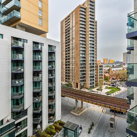 Apartment Luxury 1 Bedroom Canary Wharf Couples & Work-friendly London