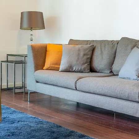 Luxury 1 Bedroom Canary Wharf Couples & Work-friendly *
