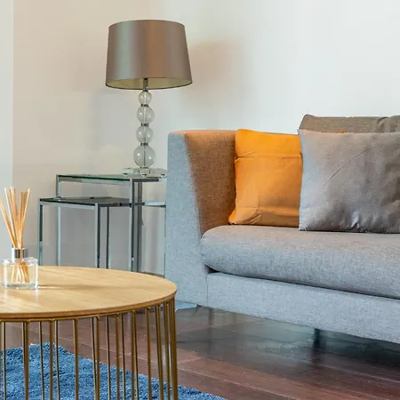 Luxury 1 Bedroom Canary Wharf Couples & Work-friendly * London