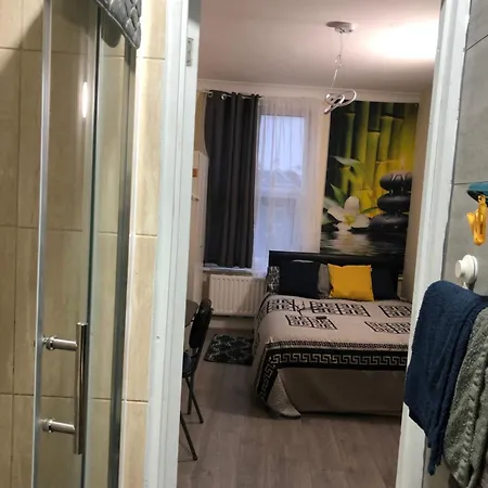Blue Room, Three Apartment *