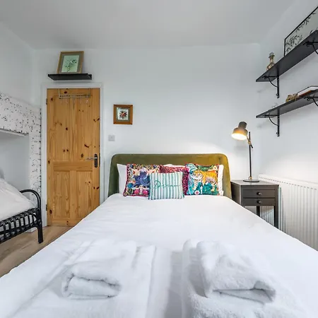 Claremont B - Apartment *