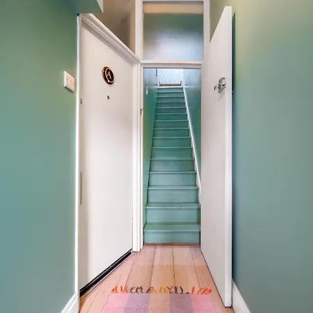 Claremont B - Apartment