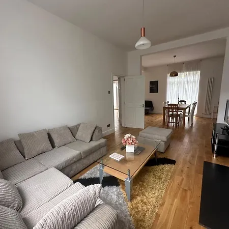 Luxurious Living 4 Bedroom Holiday home *