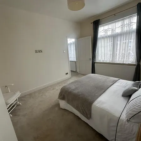 Luxurious Living 4 Bedroom Holiday home *