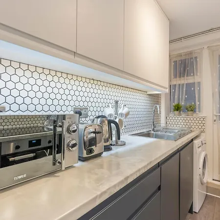 Fulham Serviced Apartment, Sleeps 6 Wifi Parking